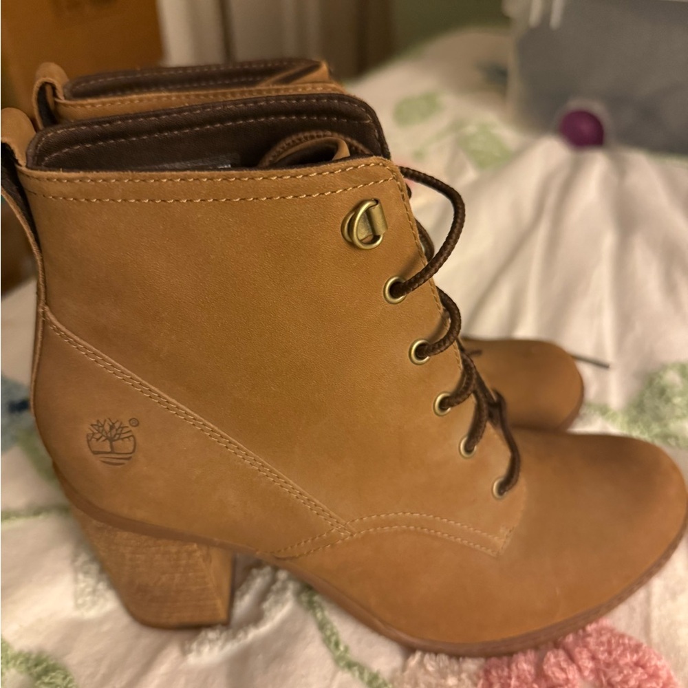 Timberland Tan Heeled Lace-Up Boots | Size 6.5
